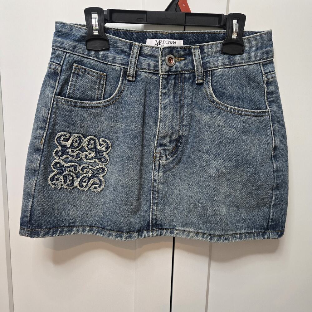 Madonna & Co Denim Mini Skirt Womens M Blue Embroidered Y2K Jean Skirt‎ 28 Waist